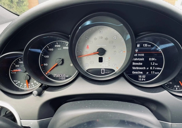 Porsche Cayenne cena 181900 przebieg: 258100, rok produkcji 2015 z Gościno małe 232